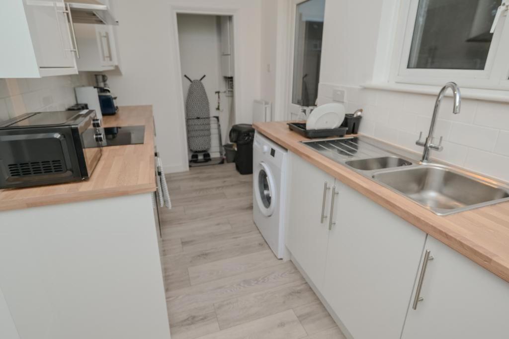 The House Apartment Баркинг Екстериор снимка