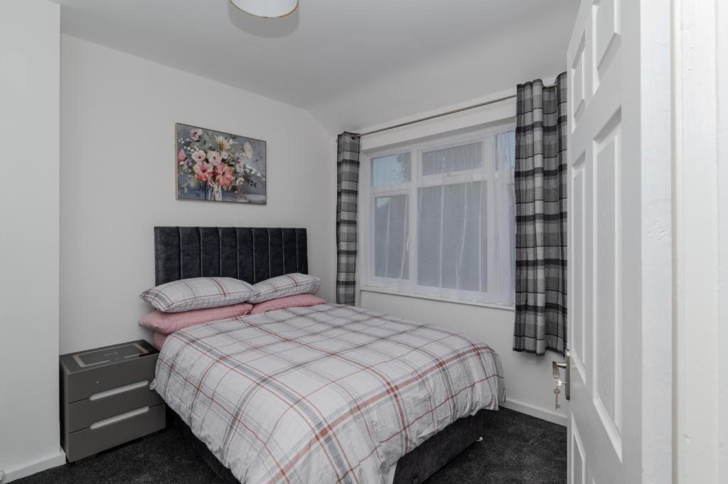 The House Apartment Баркинг Екстериор снимка